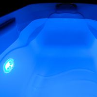 Iceland_cold_plunge-tub_water_night